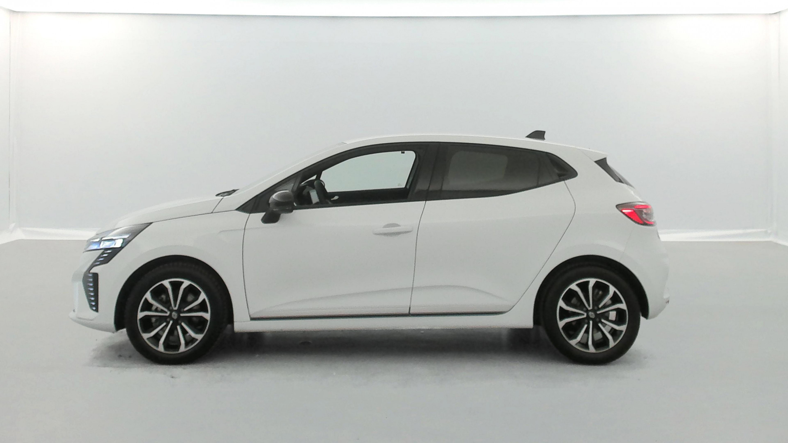 Vente en ligne Renault Clio 5 Clio E-Tech full hybrid 145 ch GSR2 au prix de 20 490 €