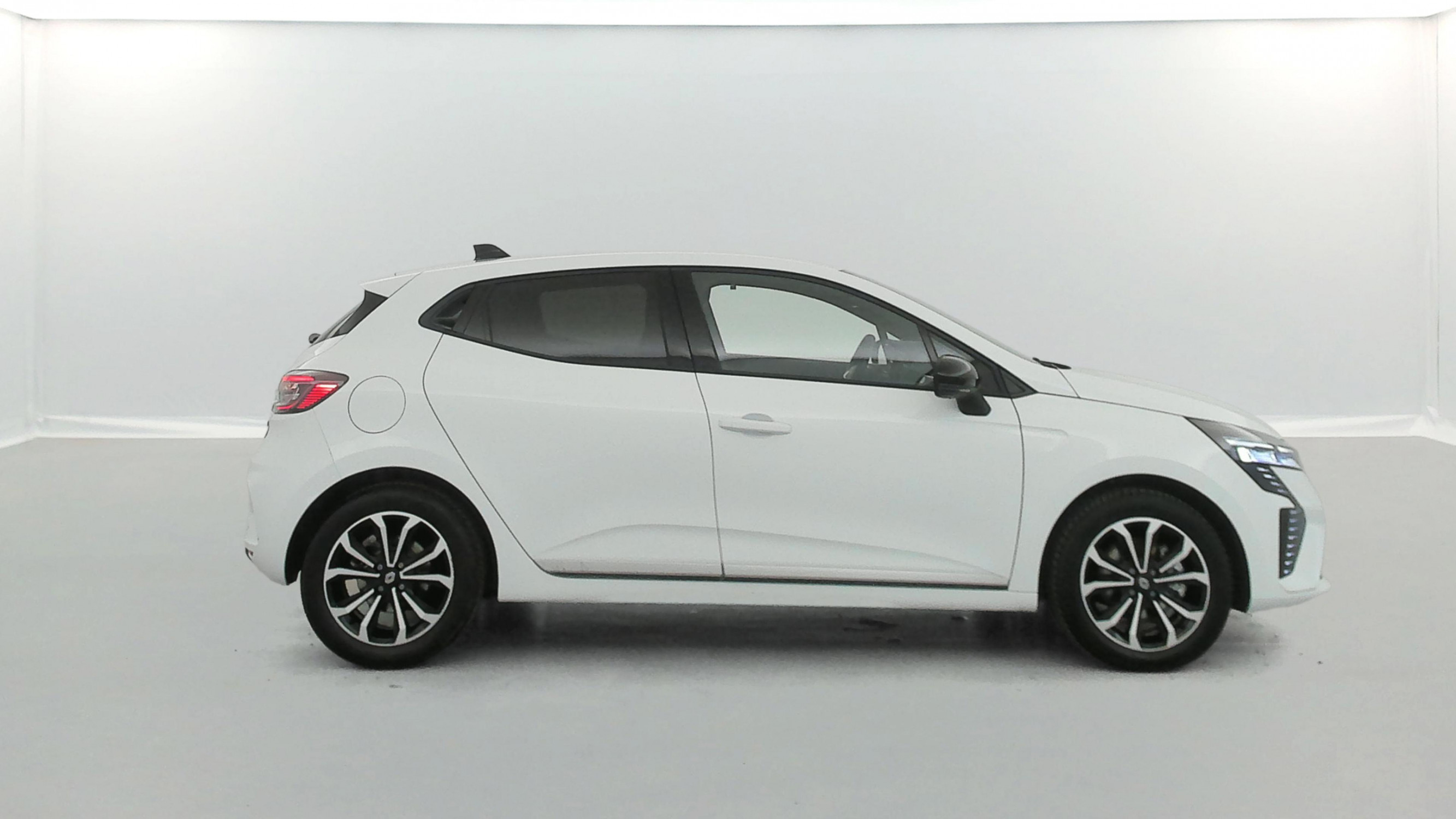 Vente en ligne Renault Clio 5 Clio E-Tech full hybrid 145 ch GSR2 au prix de 20 490 €
