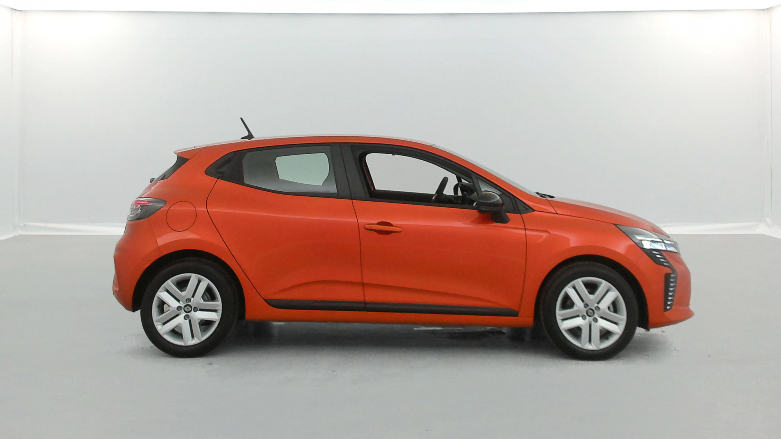 Vente en ligne Renault Clio 5 Clio E-Tech full hybrid 145 ch GSR2 au prix de 18 690 €