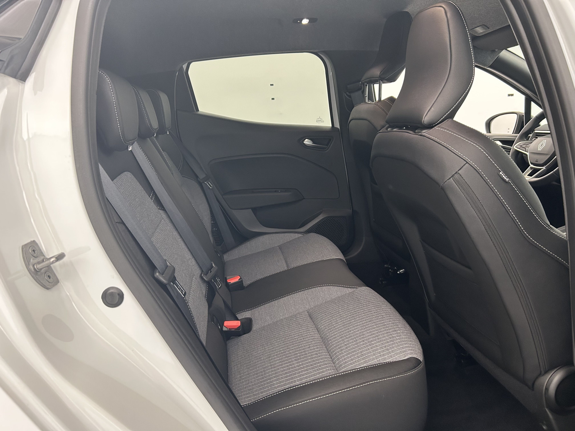 Vente en ligne Renault Clio 5 Clio E-Tech full hybrid 145 ch GSR2 au prix de 20 490 €