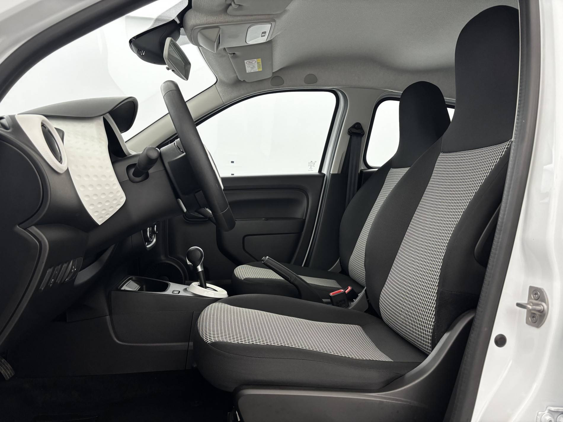 Vente en ligne Renault Twingo Electrique Twingo III E-Tech au prix de 12 990 €