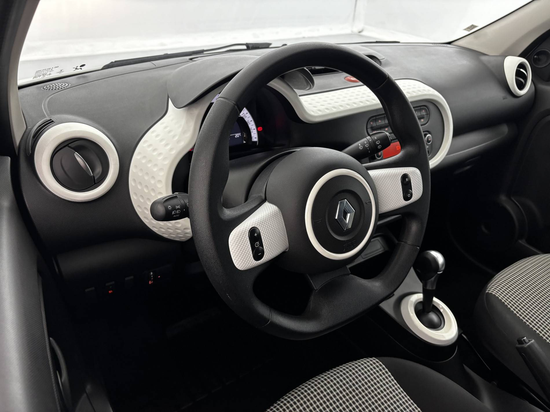 Vente en ligne Renault Twingo Electrique Twingo III E-Tech au prix de 12 990 €