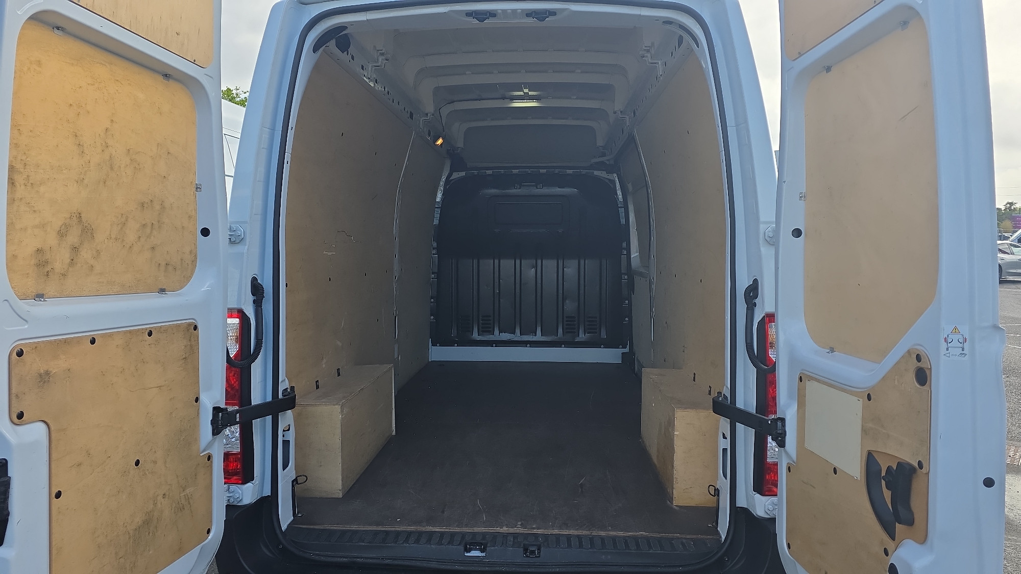Vente en ligne Renault Master Fourgon MASTER FGN TRAC F3500 L3H3 BLUE DCI 135 au prix de 24 990 €