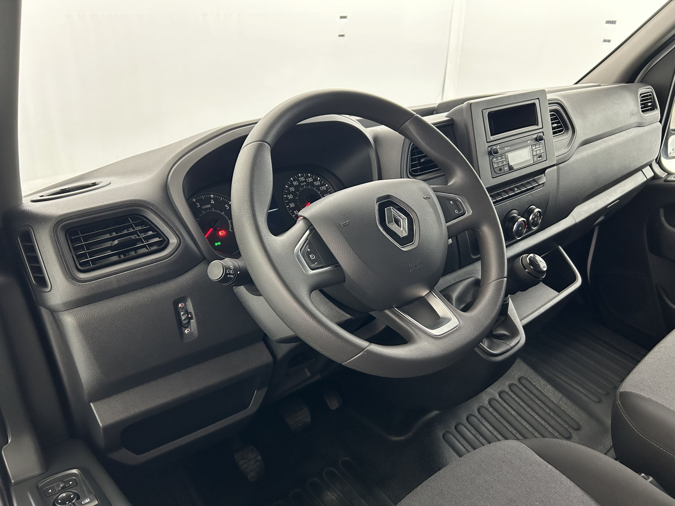 Vente en ligne Renault Master Fourgon MASTER FGN TRAC F3500 L3H3 BLUE DCI 135 au prix de 24 990 €