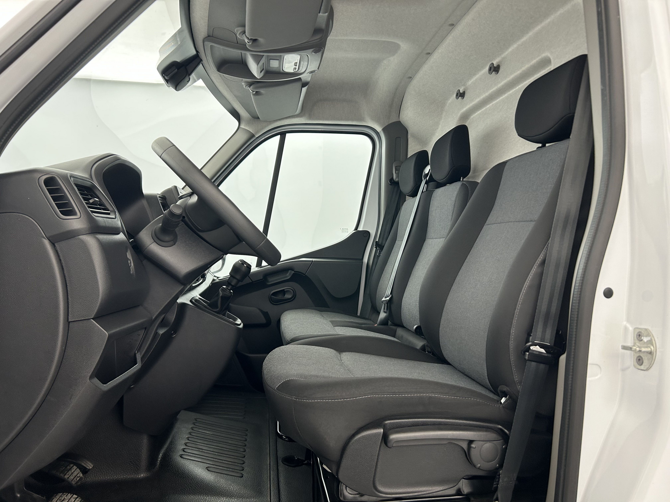 Vente en ligne Renault Master Fourgon MASTER FGN TRAC F3500 L3H3 BLUE DCI 135 au prix de 24 990 €