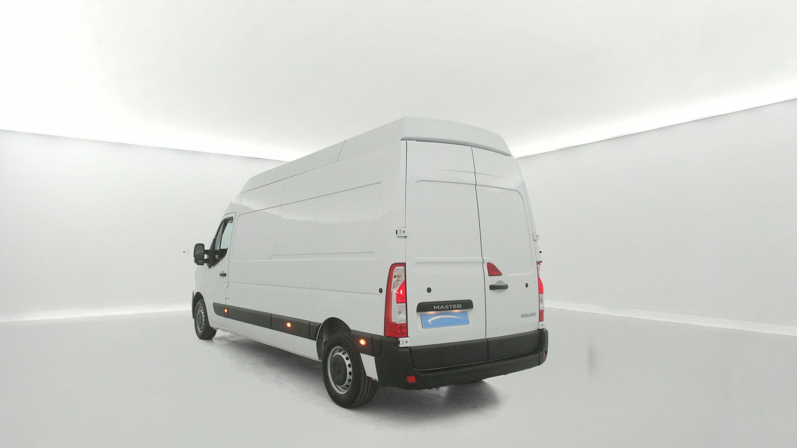 Vente en ligne Renault Master Fourgon MASTER FGN TRAC F3500 L3H3 BLUE DCI 135 au prix de 24 990 €