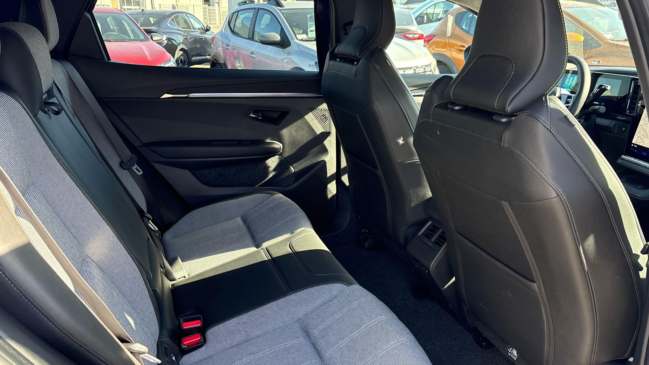 Vente en ligne Renault Scenic E-Tech Scenic E-Tech électrique 220 ch grande autonomie au prix de 37 290 €