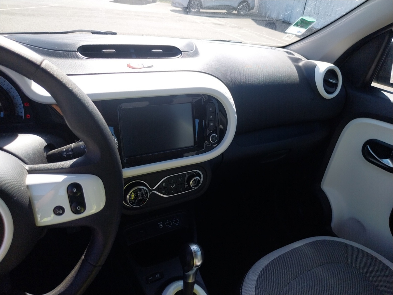 Vente en ligne Renault Twingo Electrique Twingo III E-Tech au prix de 12 990 €