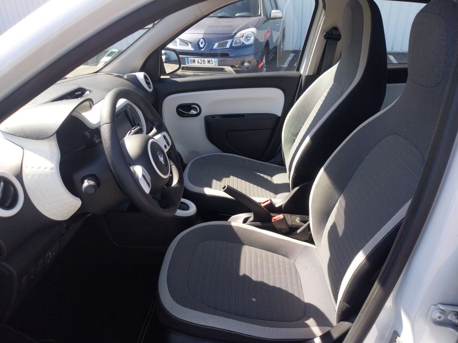 Vente en ligne Renault Twingo Electrique Twingo III E-Tech au prix de 12 990 €