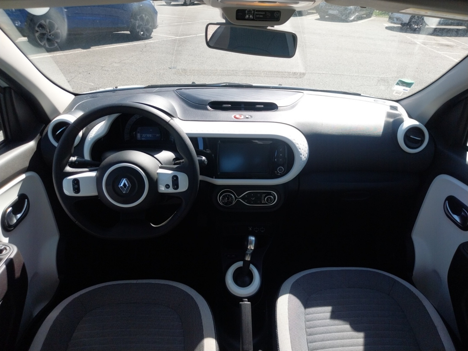Vente en ligne Renault Twingo Electrique Twingo III E-Tech au prix de 12 990 €