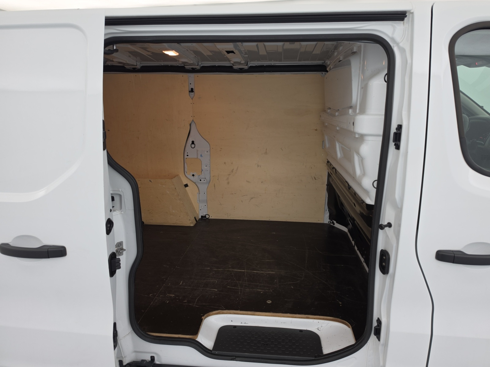 Vente en ligne Renault Trafic 3 Fourgon TRAFIC FGN L1H1 3000 KG BLUE DCI 130 au prix de 23 490 €