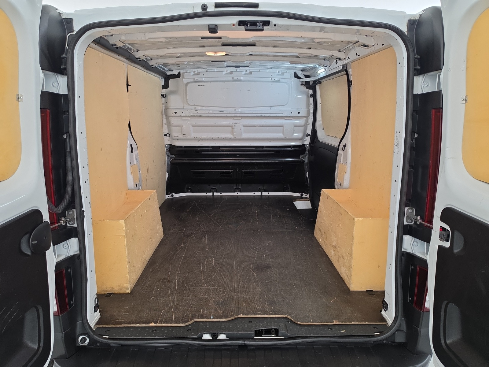 Vente en ligne Renault Trafic 3 Fourgon TRAFIC FGN L1H1 3000 KG BLUE DCI 130 au prix de 23 490 €