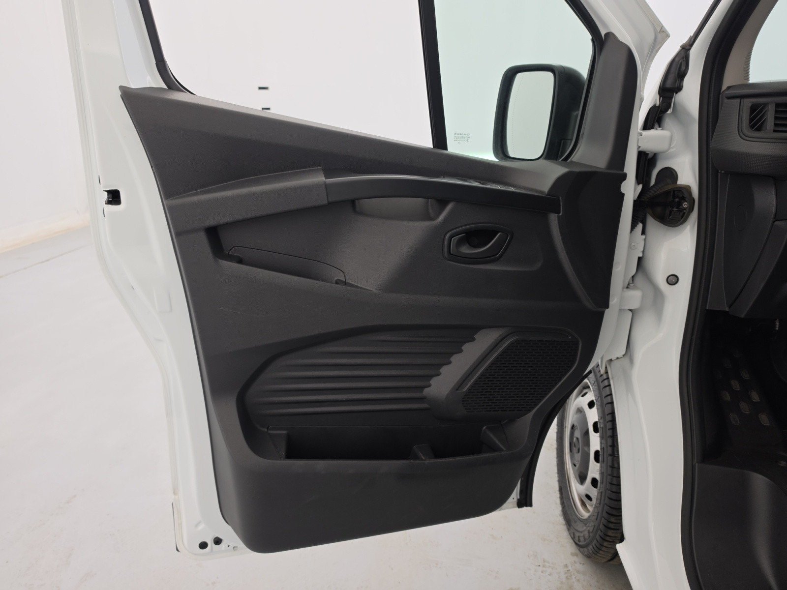 Vente en ligne Renault Trafic 3 Fourgon TRAFIC FGN L1H1 3000 KG BLUE DCI 130 au prix de 23 490 €