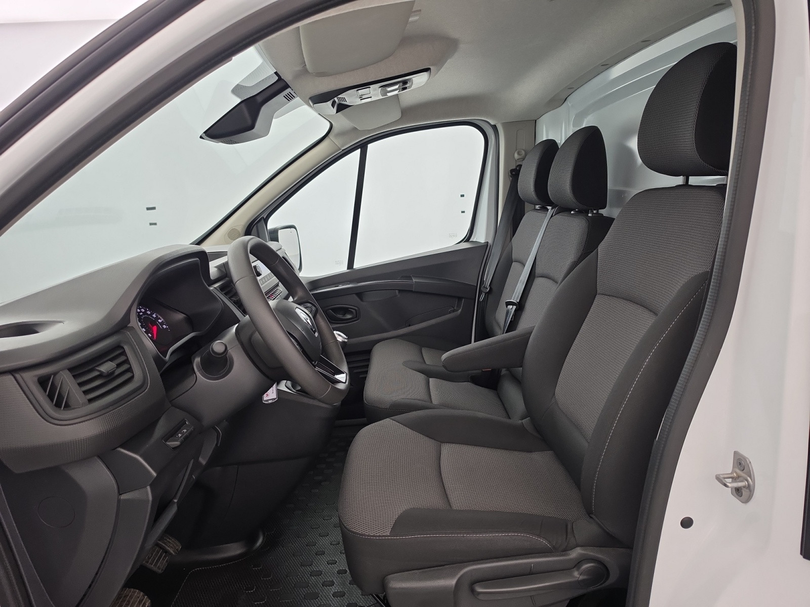 Vente en ligne Renault Trafic 3 Fourgon TRAFIC FGN L1H1 3000 KG BLUE DCI 130 au prix de 23 490 €