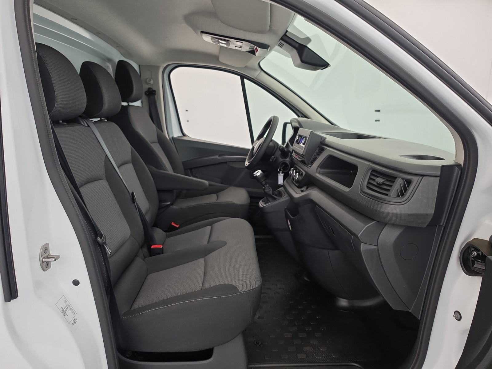 Vente en ligne Renault Trafic 3 Fourgon TRAFIC FGN L1H1 3000 KG BLUE DCI 130 au prix de 23 490 €