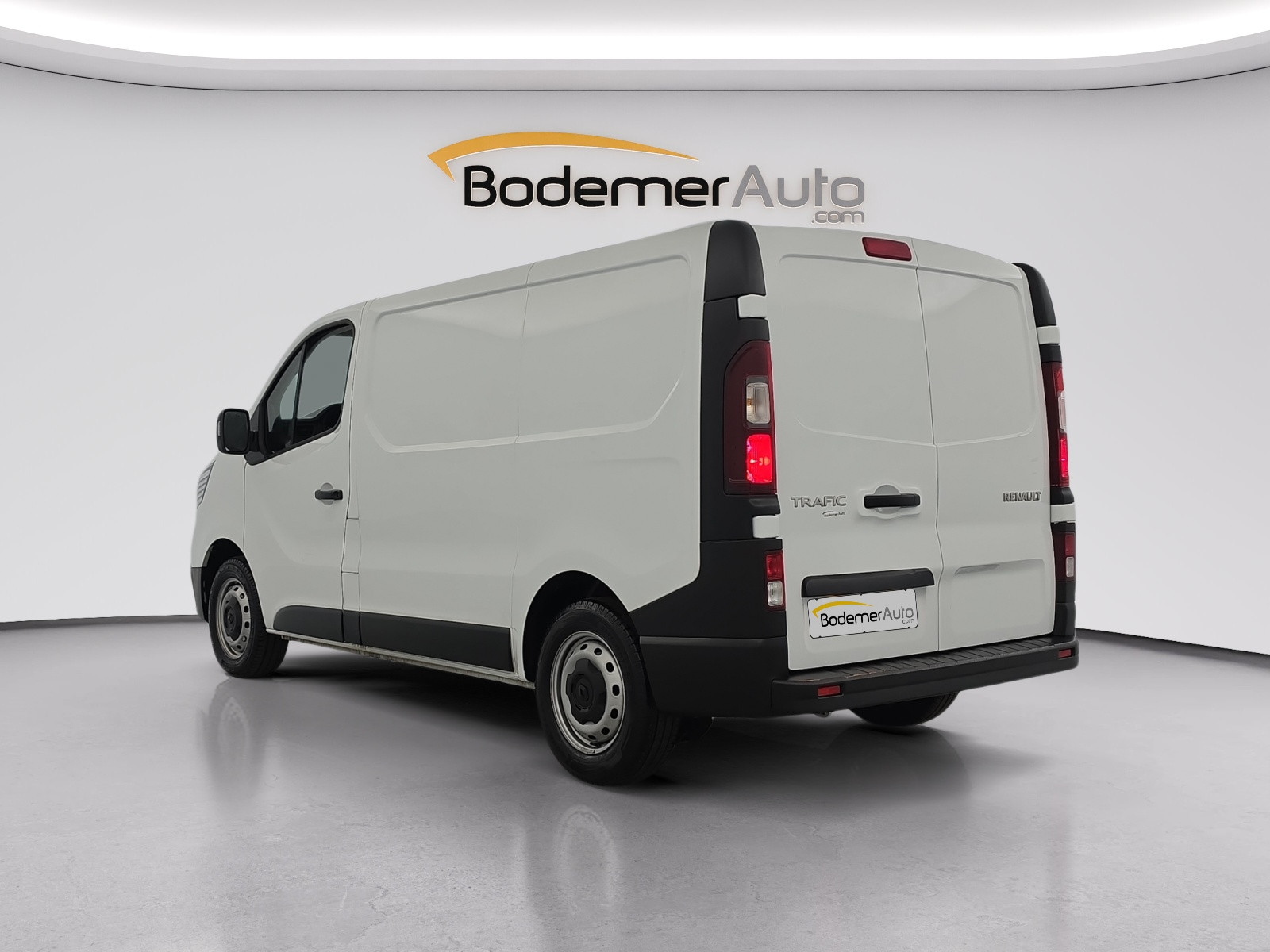 Vente en ligne Renault Trafic 3 Fourgon TRAFIC FGN L1H1 3000 KG BLUE DCI 130 au prix de 23 490 €
