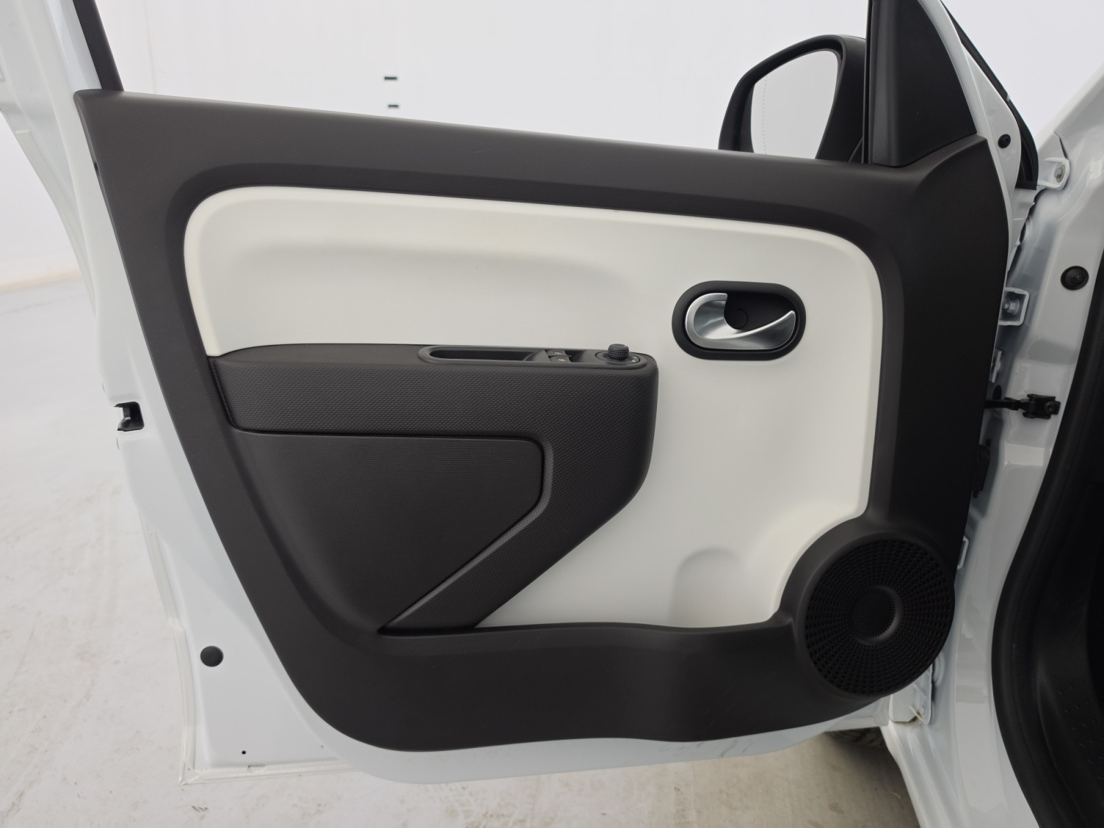 Vente en ligne Renault Twingo Electrique Twingo III E-Tech au prix de 12 990 €