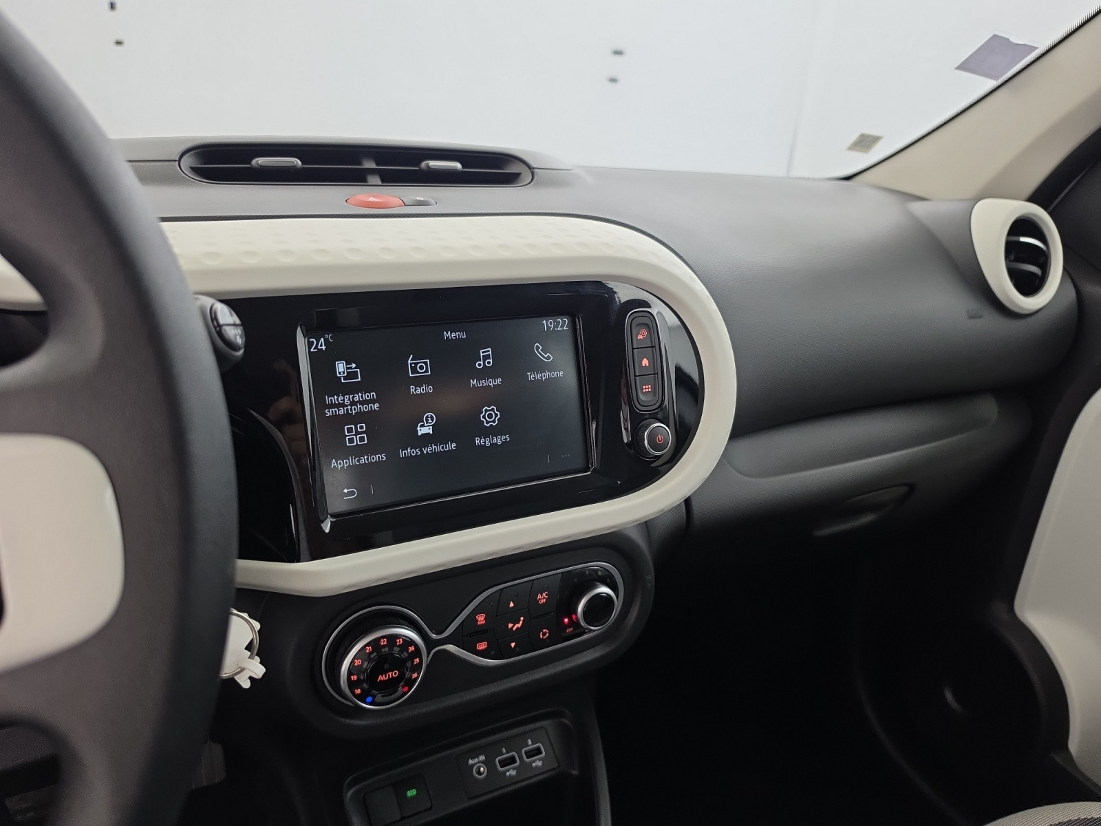 Vente en ligne Renault Twingo Electrique Twingo III E-Tech au prix de 12 990 €