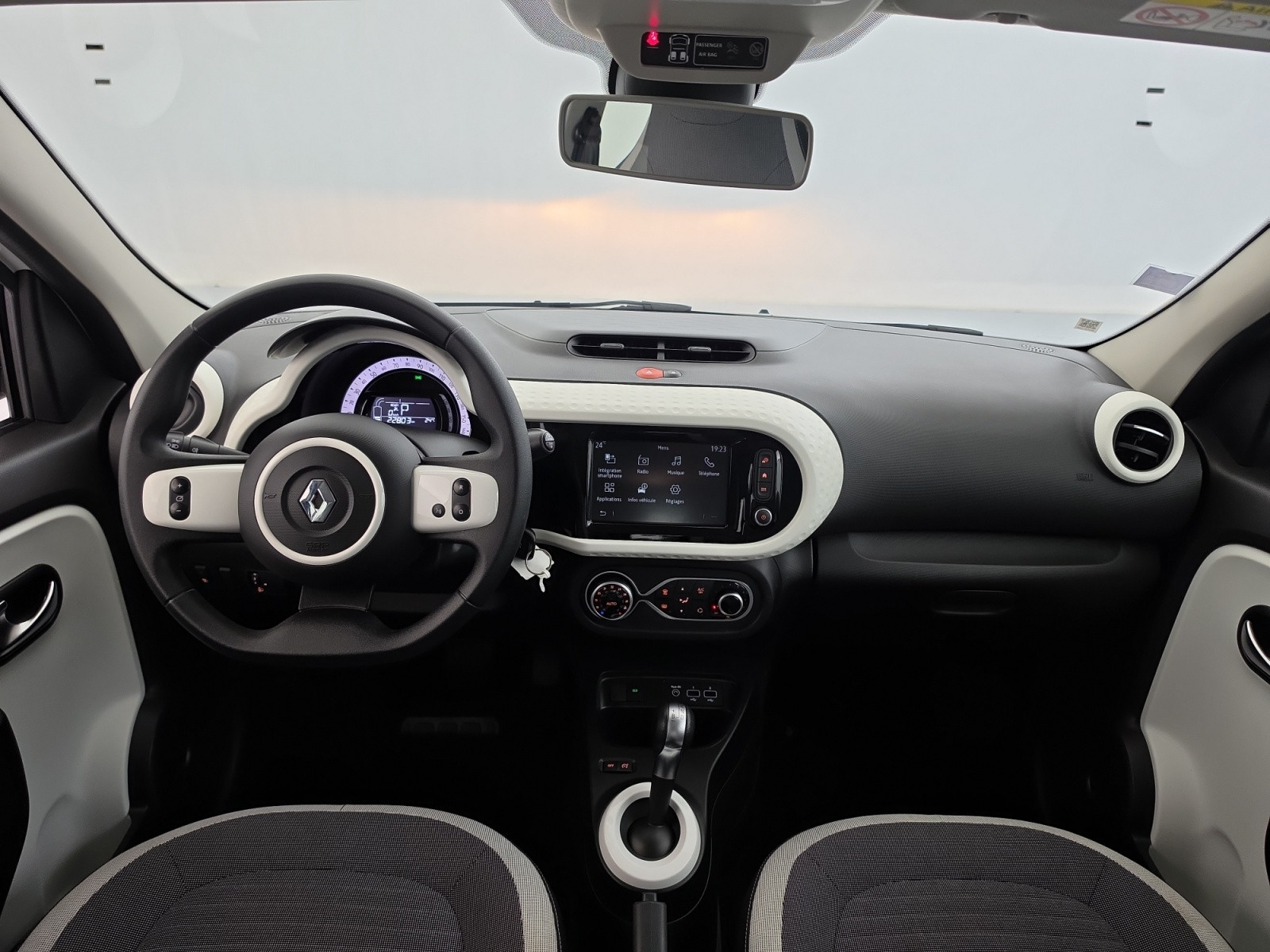 Vente en ligne Renault Twingo Electrique Twingo III E-Tech au prix de 12 990 €