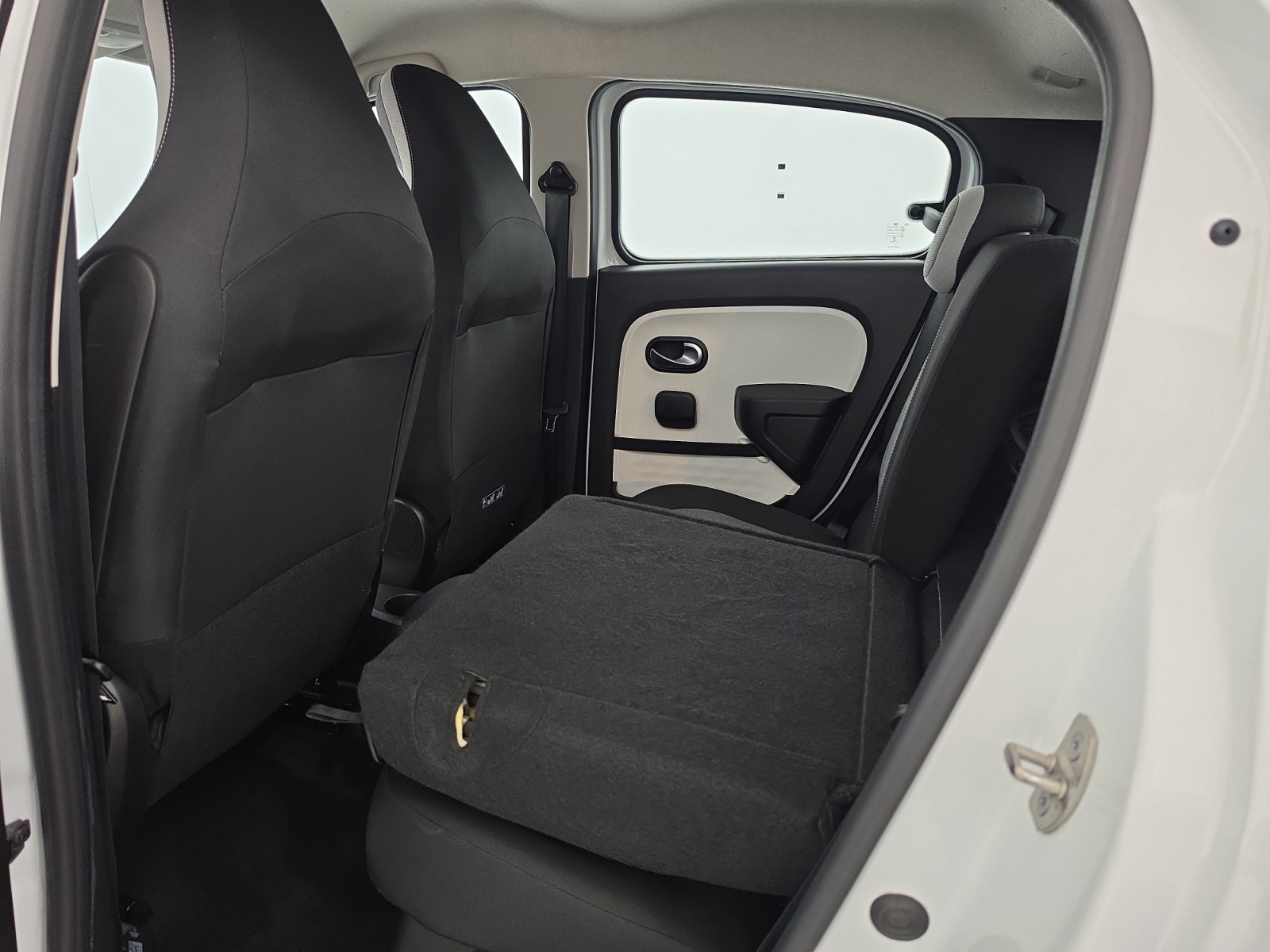 Vente en ligne Renault Twingo Electrique Twingo III E-Tech au prix de 12 990 €