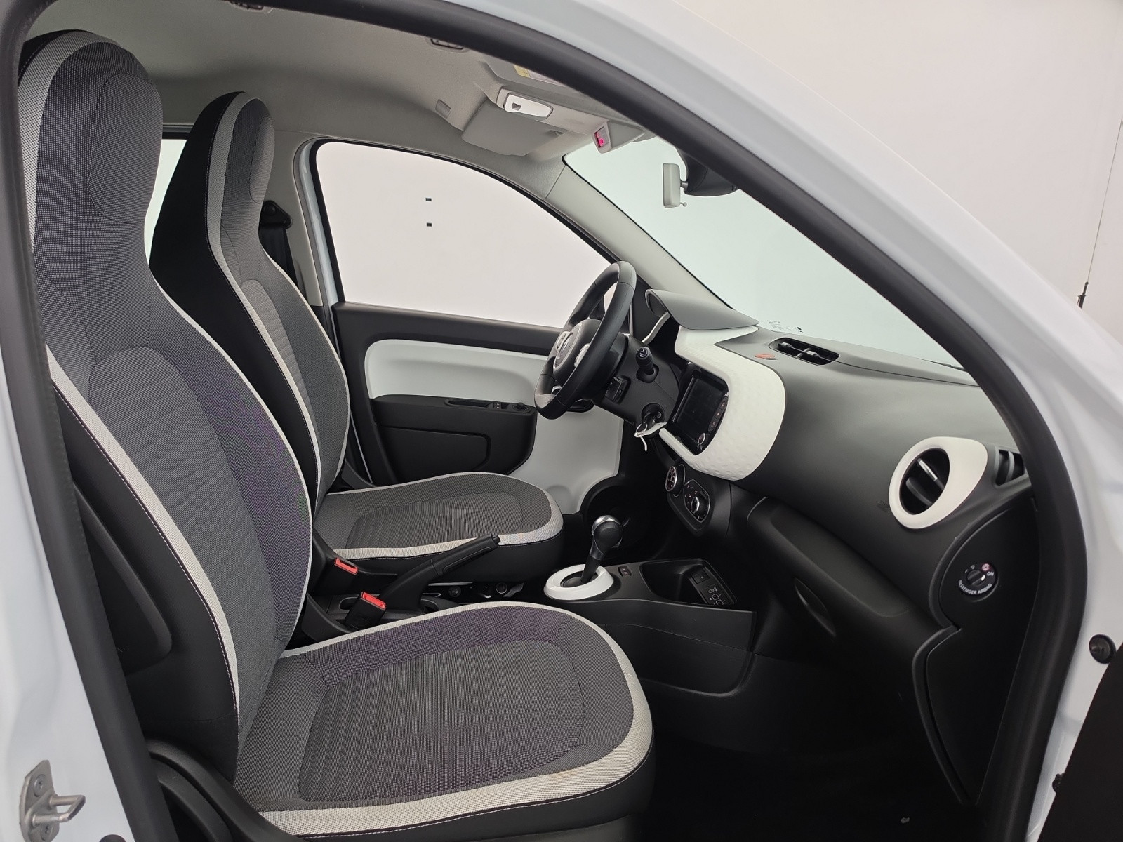 Vente en ligne Renault Twingo Electrique Twingo III E-Tech au prix de 12 990 €