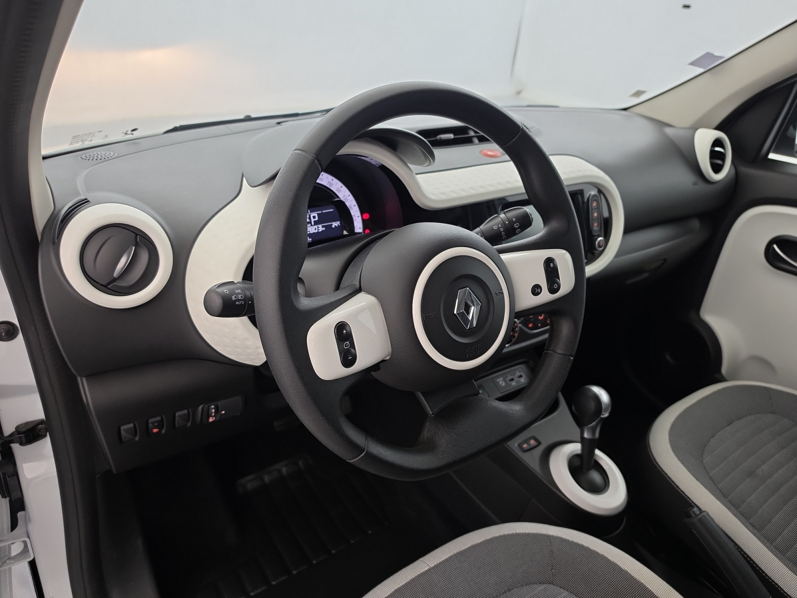 Vente en ligne Renault Twingo Electrique Twingo III E-Tech au prix de 12 990 €