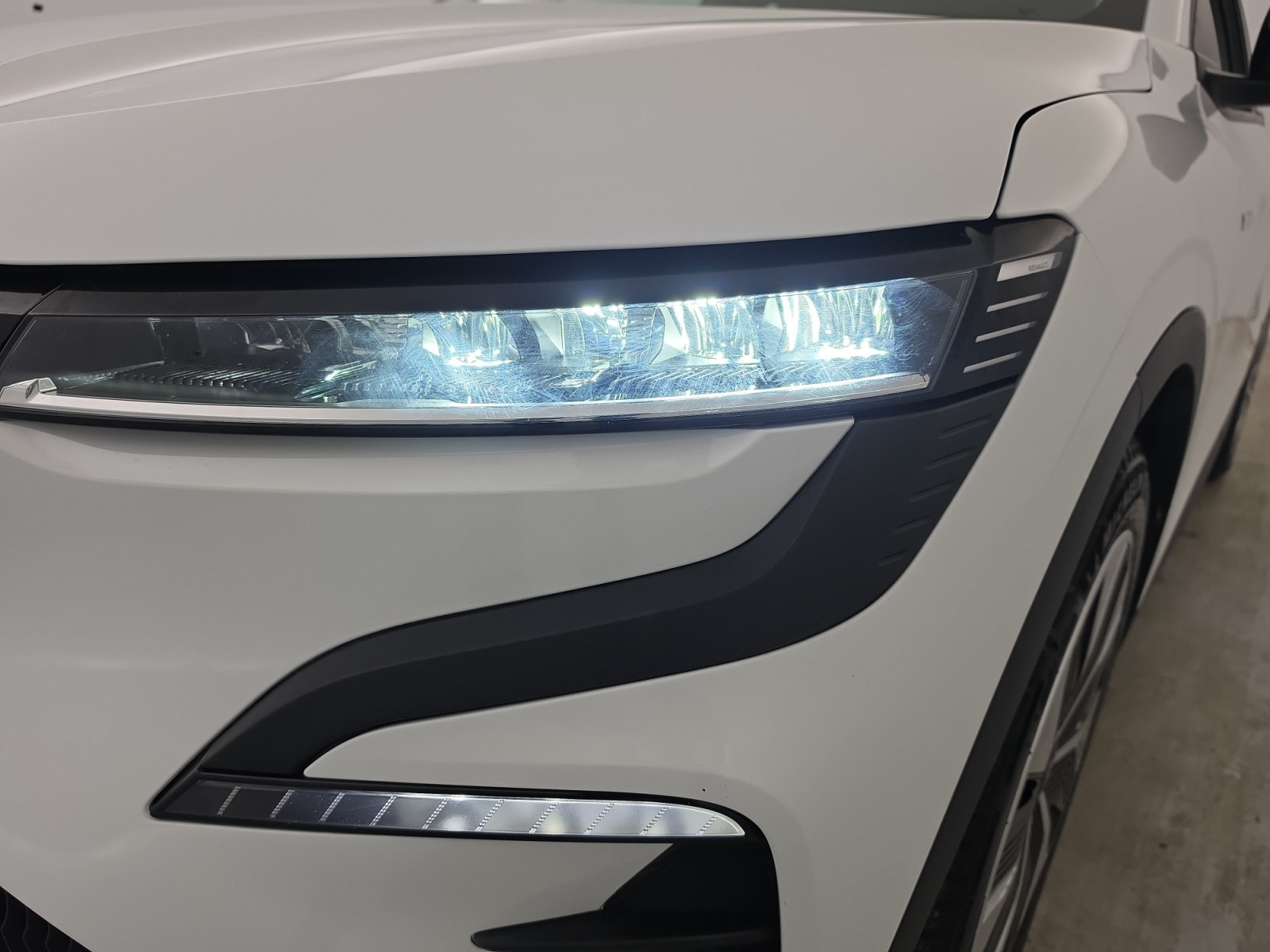 Vente en ligne Renault Megane E-Tech  ER EV60 130ch super charge au prix de 23 690 €