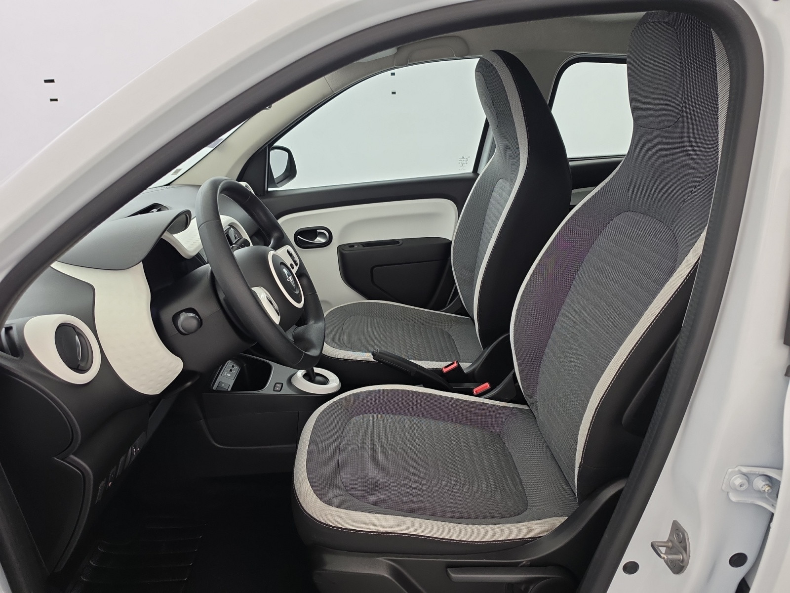 Vente en ligne Renault Twingo Electrique Twingo III E-Tech au prix de 12 990 €