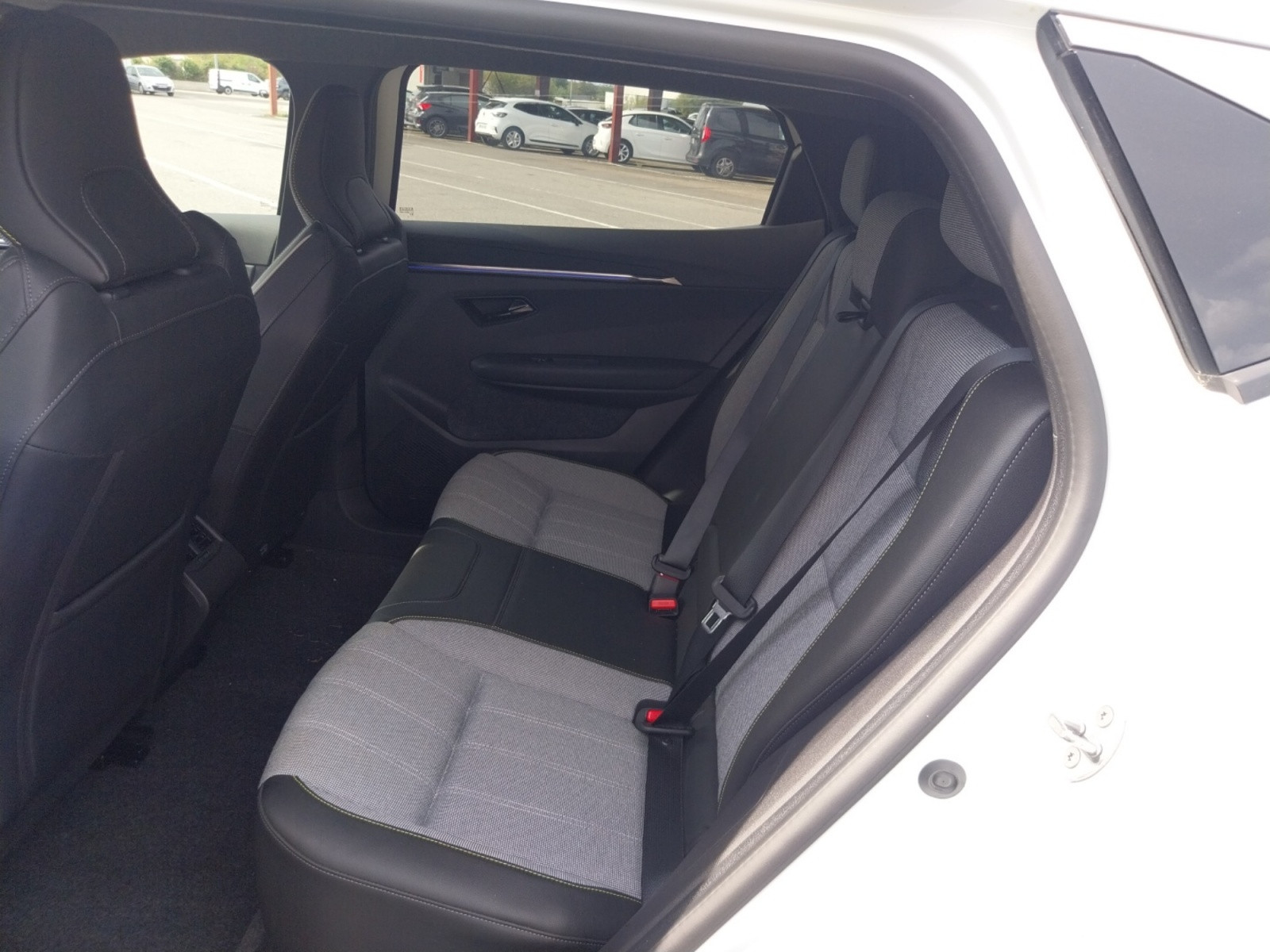 Vente en ligne Renault Scenic E-Tech Scenic E-Tech électrique 220 ch grande autonomie au prix de 37 490 €