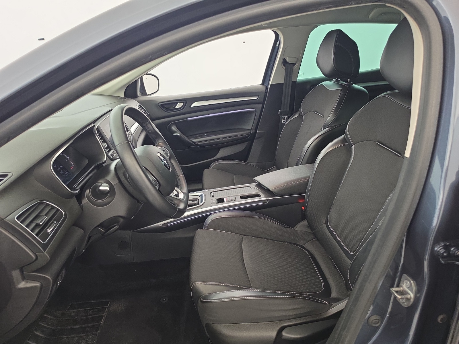 Vente en ligne Renault Megane 4  TCe 140 EDC au prix de 17 690 €