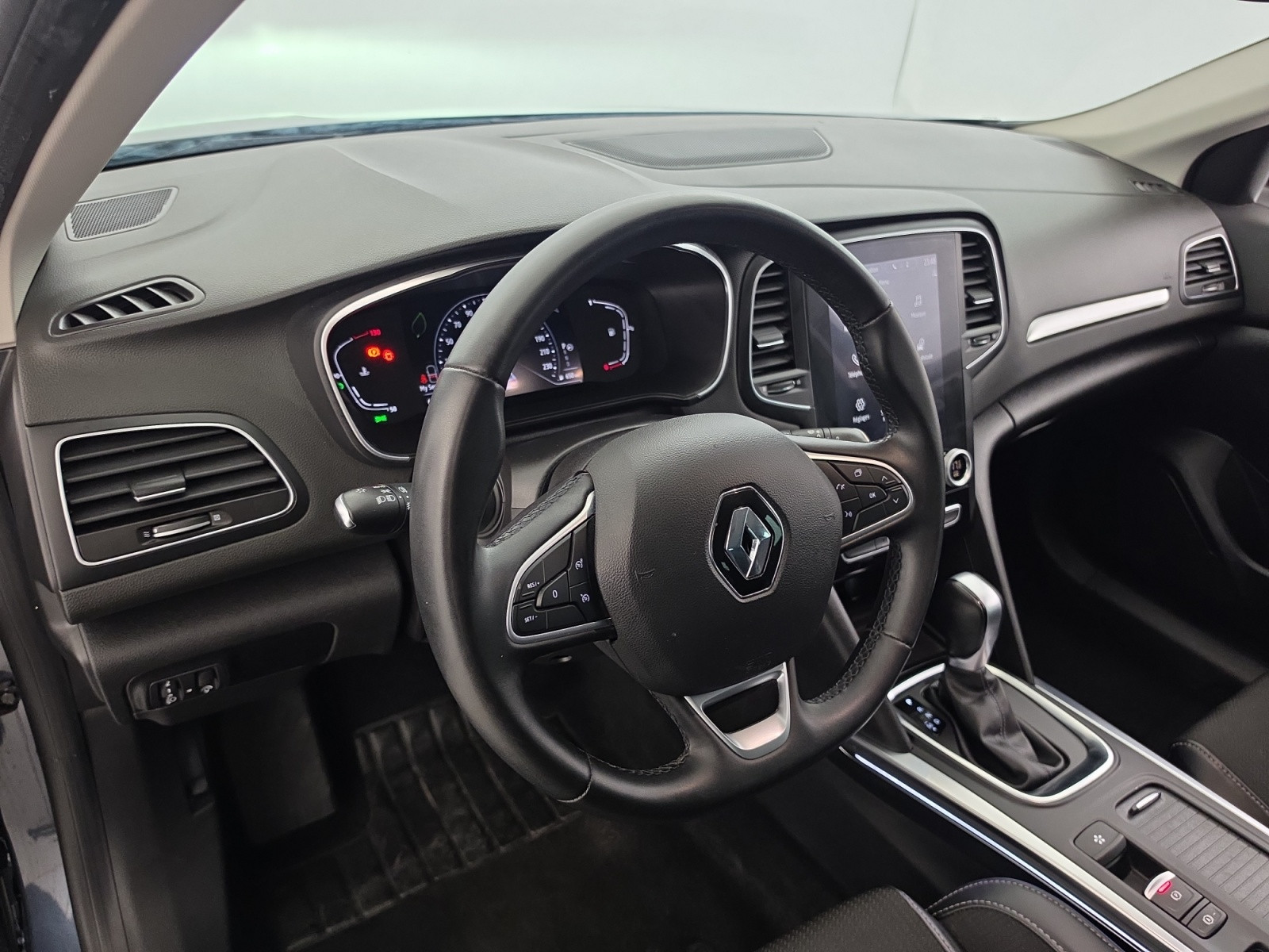 Vente en ligne Renault Megane 4  TCe 140 EDC au prix de 17 690 €