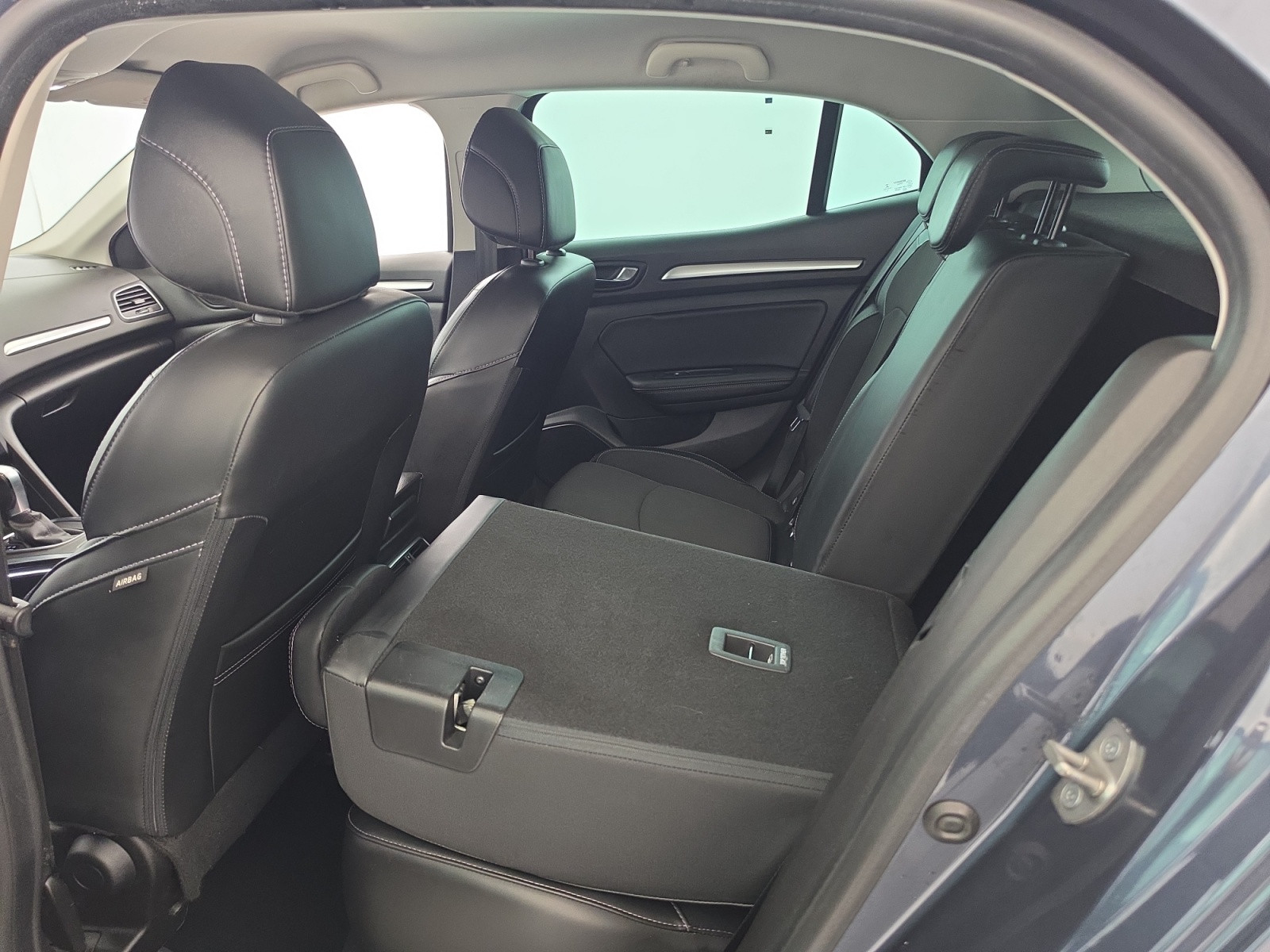 Vente en ligne Renault Megane 4  TCe 140 EDC au prix de 17 690 €