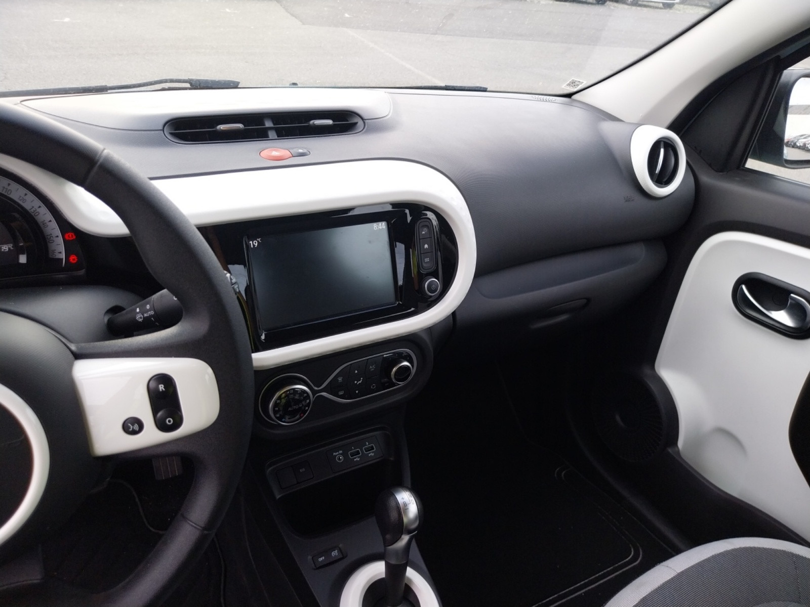 Vente en ligne Renault Twingo Electrique Twingo III E-Tech au prix de 13 490 €
