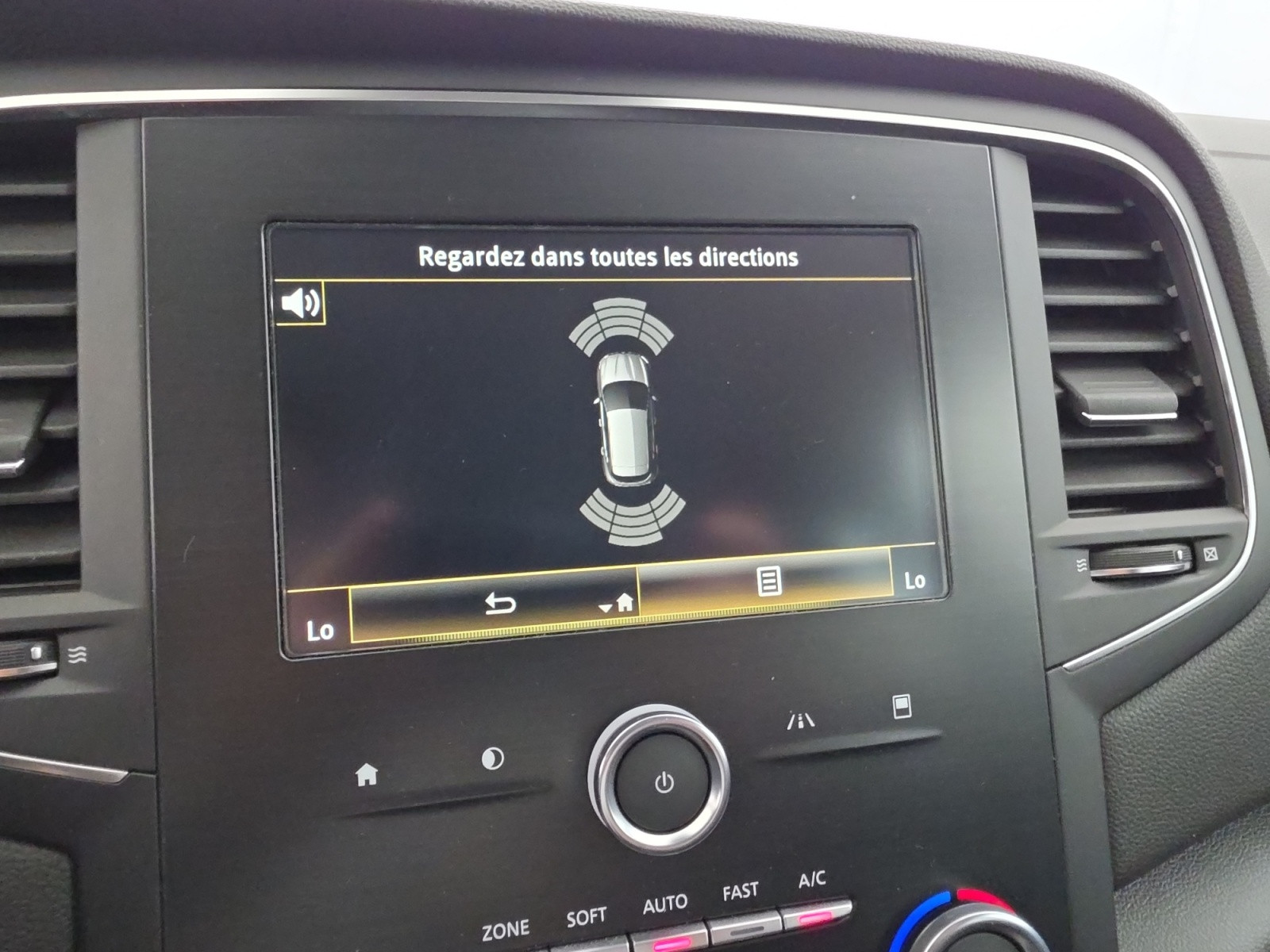 Vente en ligne Renault Megane 4 Mégane IV Berline Blue dCi 115 au prix de 13 990 €