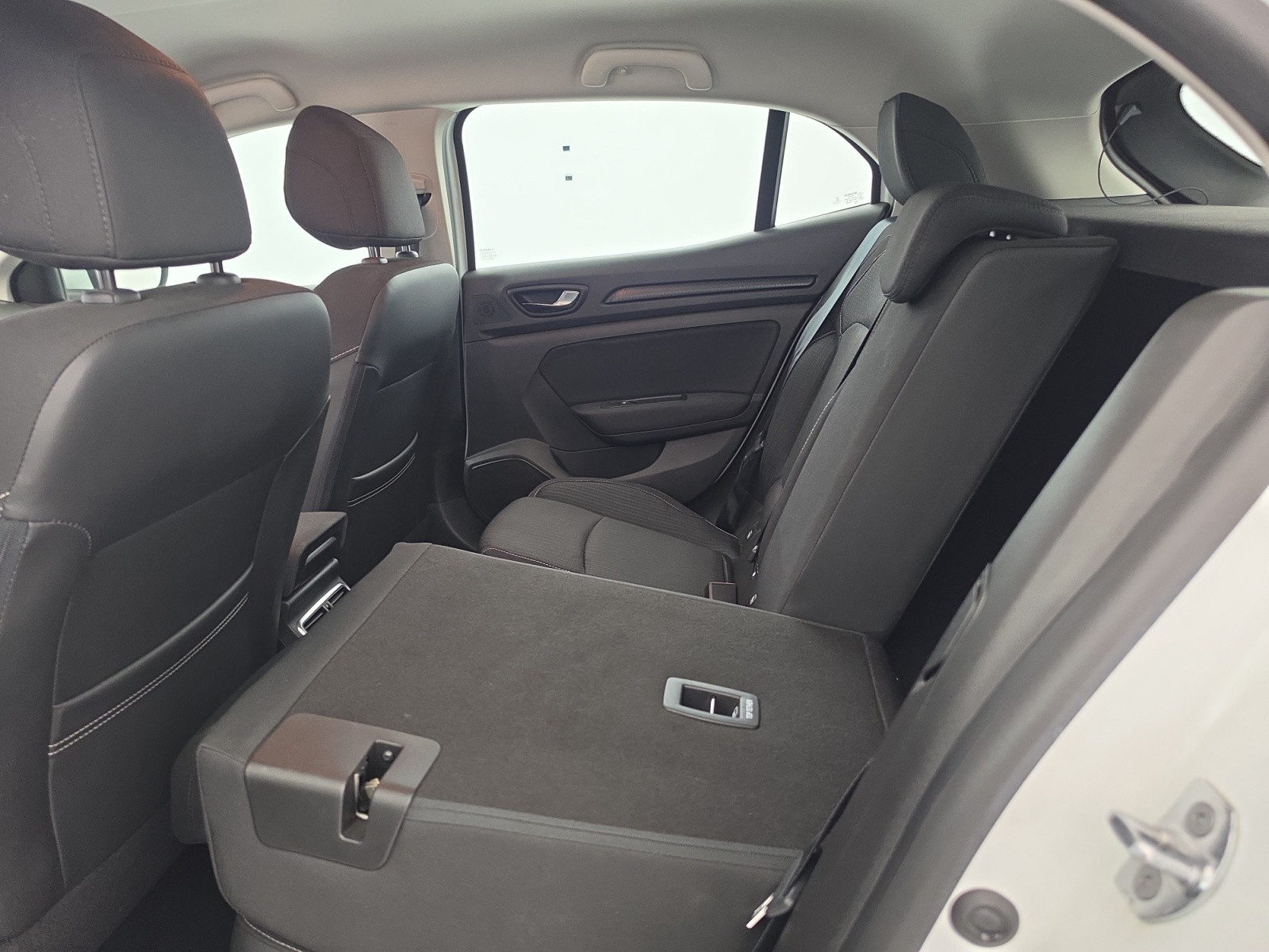 Vente en ligne Renault Megane 4 Mégane IV Berline Blue dCi 115 au prix de 13 990 €