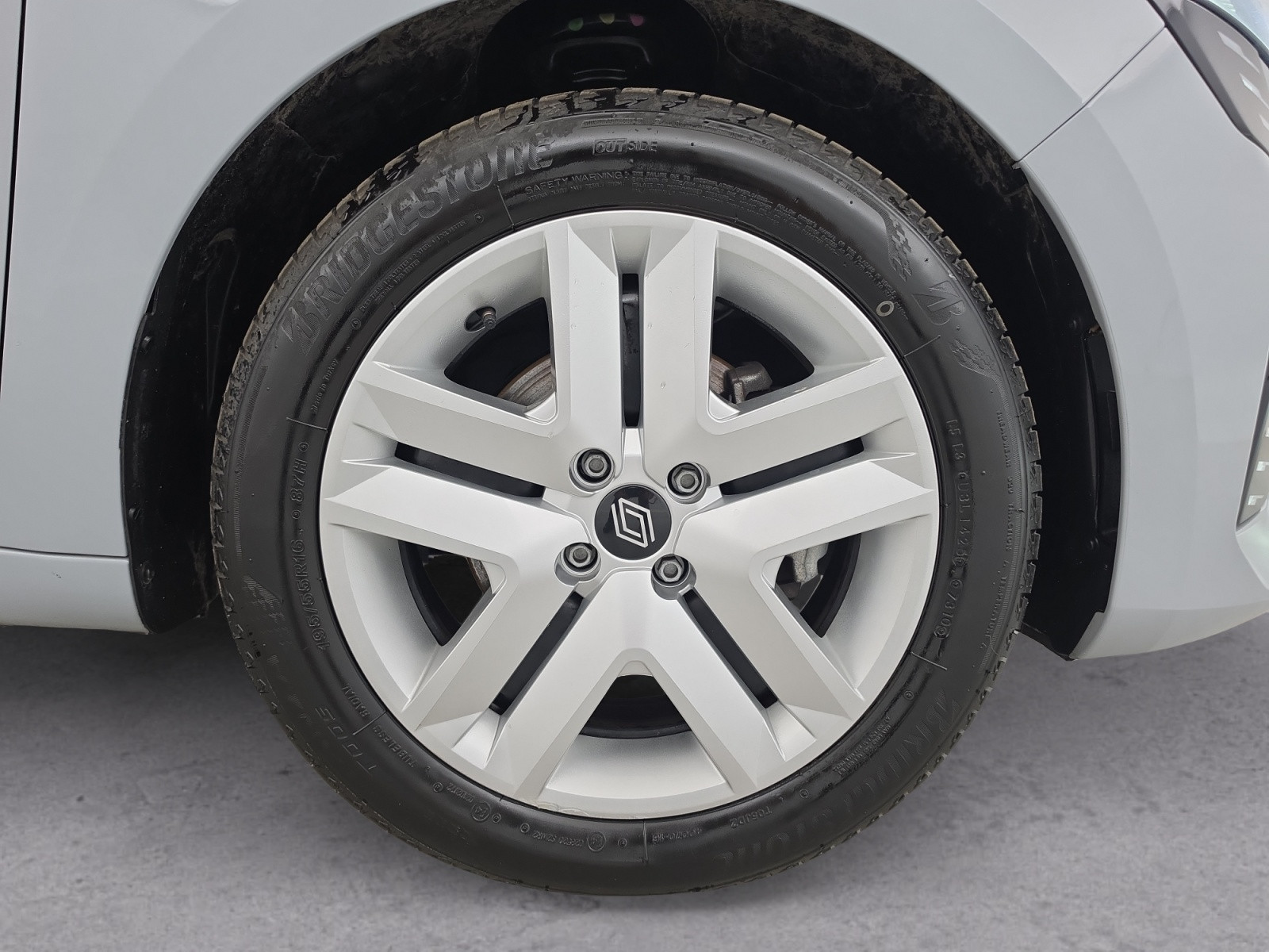 Vente en ligne Renault Clio 5 Clio Blue dCi 100 ch GSR2 au prix de 17 590 €