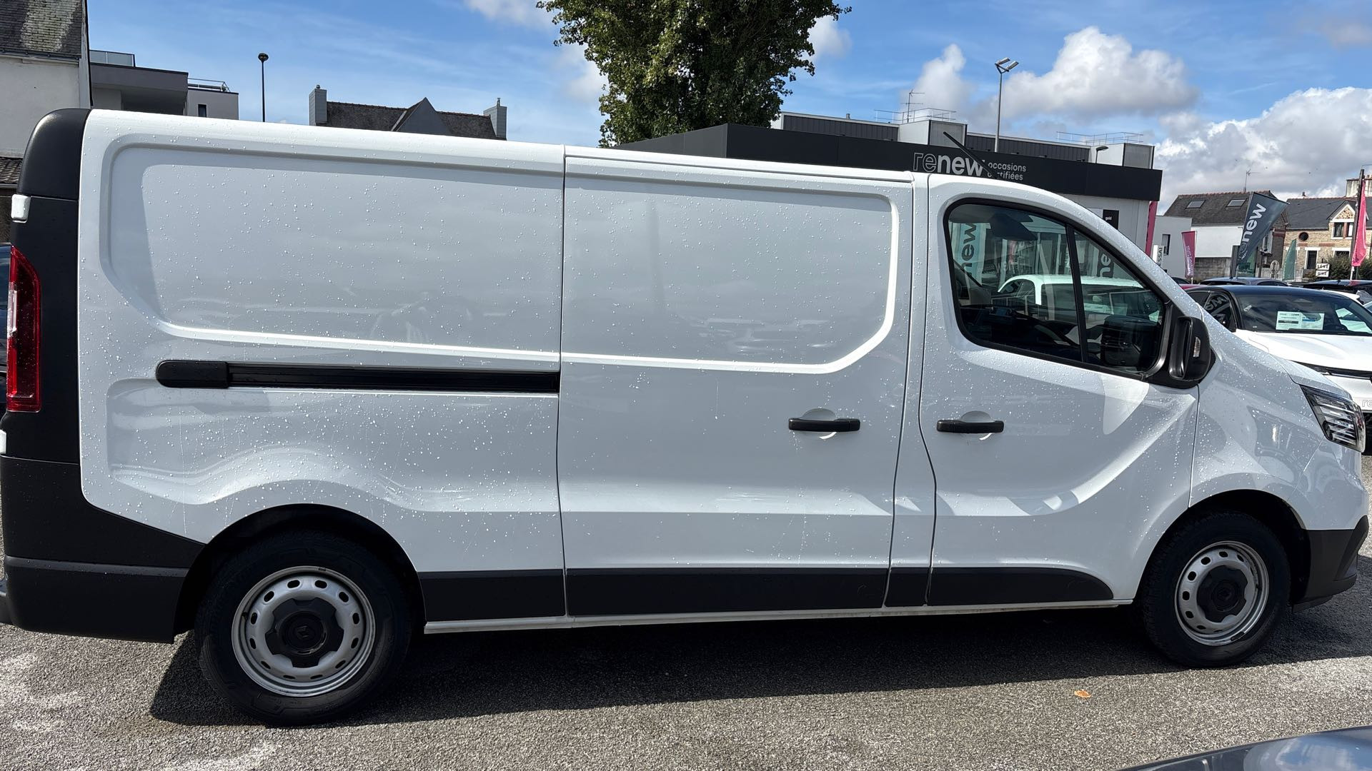 Vente en ligne Renault Trafic 3 Fourgon TRAFIC FGN L2H1 3000 KG BLUE DCI 130 au prix de 20 890 €