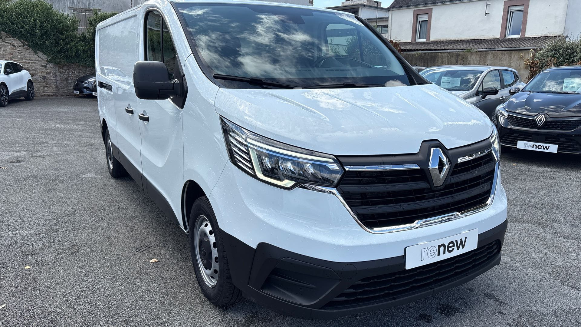 Vente en ligne Renault Trafic 3 Fourgon TRAFIC FGN L2H1 3000 KG BLUE DCI 130 au prix de 20 890 €