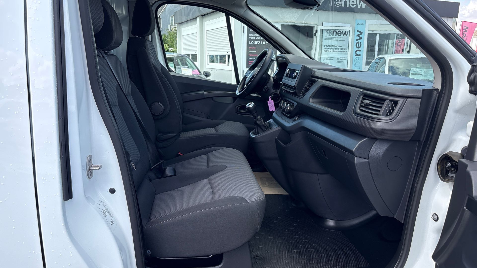 Vente en ligne Renault Trafic 3 Fourgon TRAFIC FGN L2H1 3000 KG BLUE DCI 130 au prix de 20 890 €