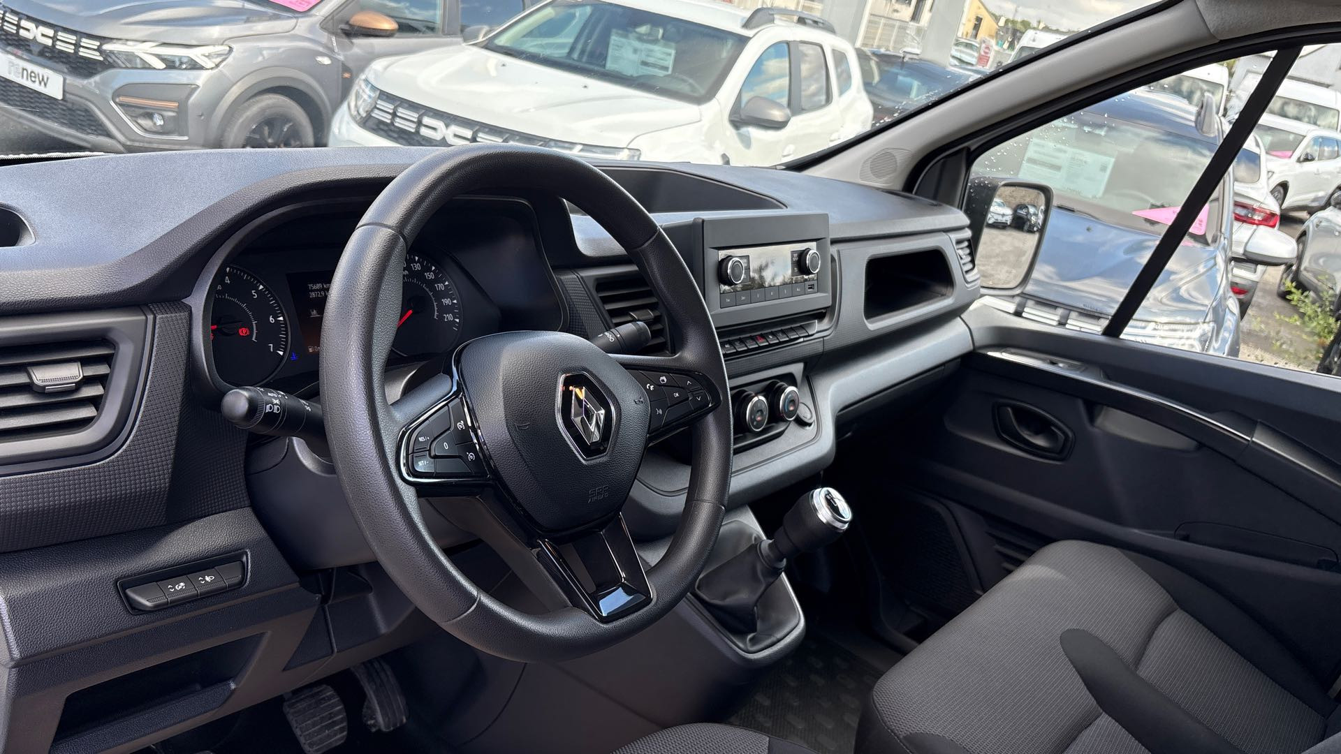 Vente en ligne Renault Trafic 3 Fourgon TRAFIC FGN L2H1 3000 KG BLUE DCI 130 au prix de 20 890 €