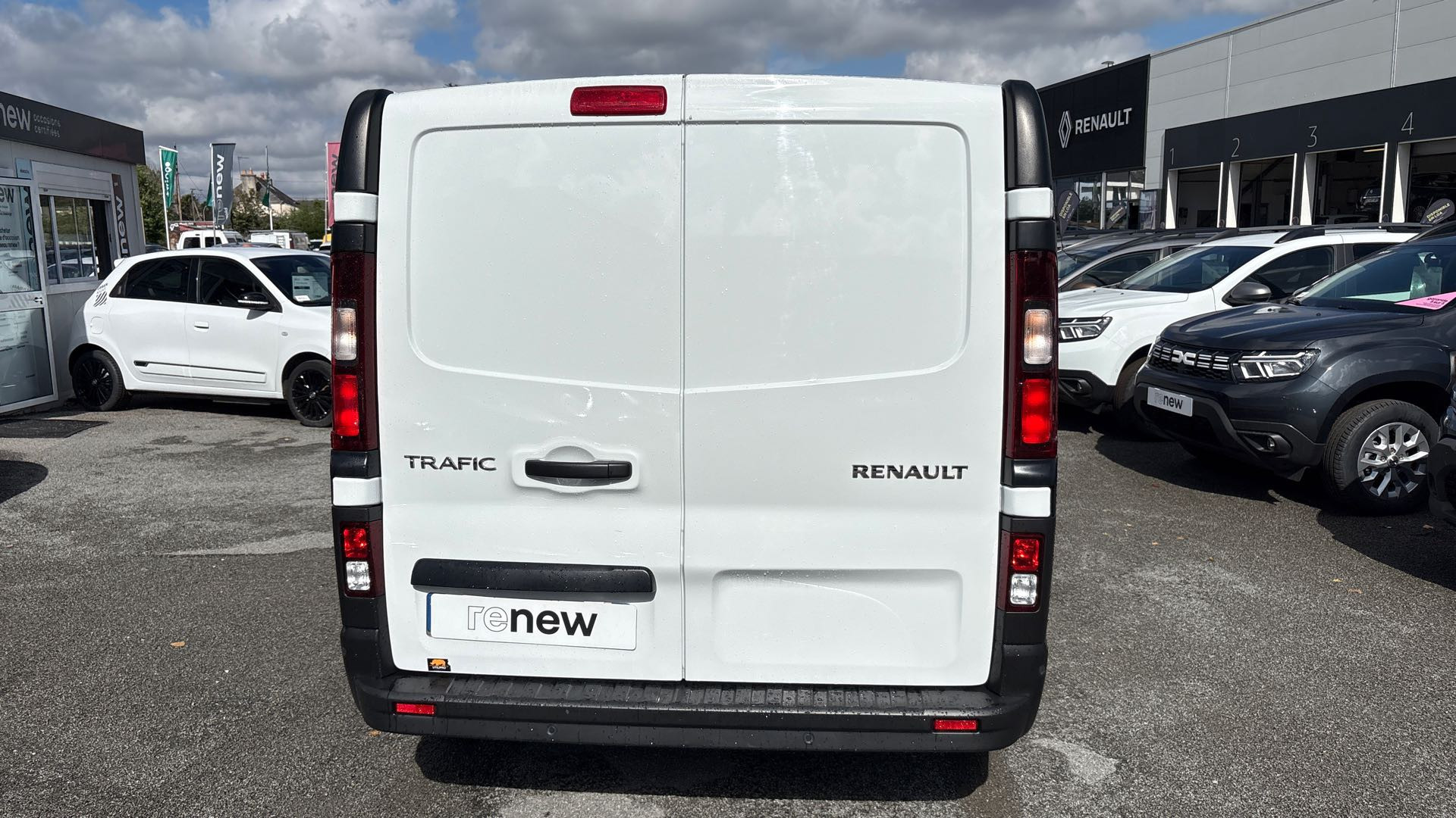 Vente en ligne Renault Trafic 3 Fourgon TRAFIC FGN L2H1 3000 KG BLUE DCI 130 au prix de 20 890 €