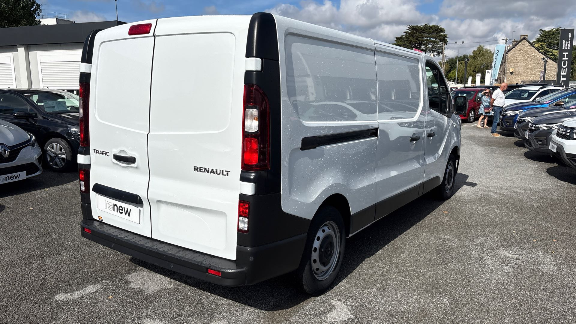 Vente en ligne Renault Trafic 3 Fourgon TRAFIC FGN L2H1 3000 KG BLUE DCI 130 au prix de 20 890 €