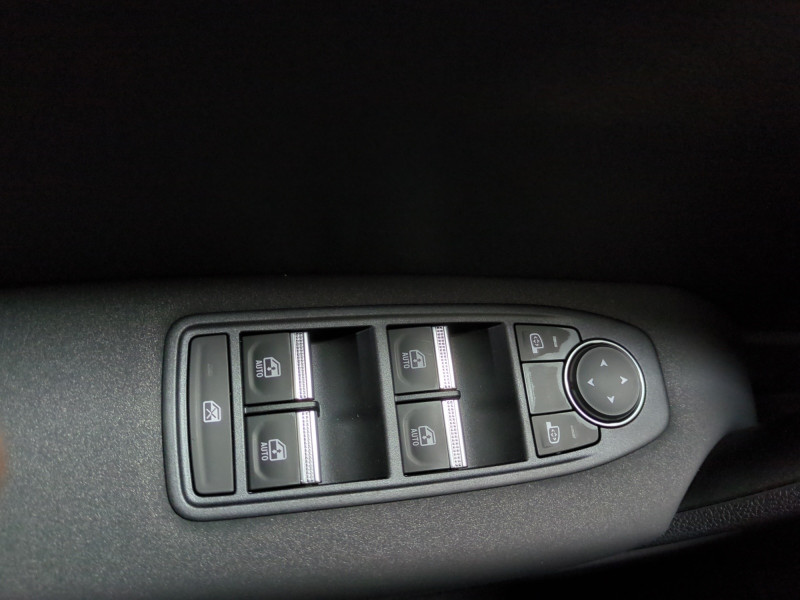 Photo 17 de l'offre de RENAULT CAPTUR II 1.0 ECO-G 100CH EVOLUTION - 22 % à 20998€ chez Automobiles 25