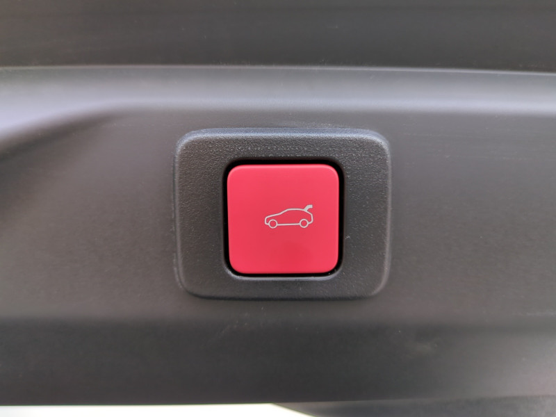 Photo 19 de l'offre de PEUGEOT 3008 1.2 HYBRID 145CH GT E-DCS6 - 28 % à 32498€ chez Automobiles 25