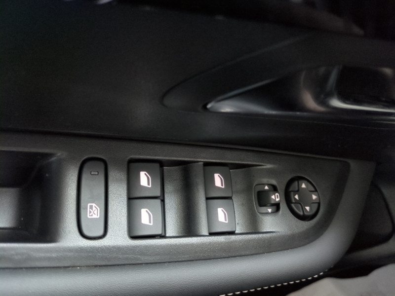 Photo 18 de l'offre de PEUGEOT 208 1.2 HYBRID 100CH ALLURE E-DCS6 - 22 % à 20999€ chez Automobiles 25