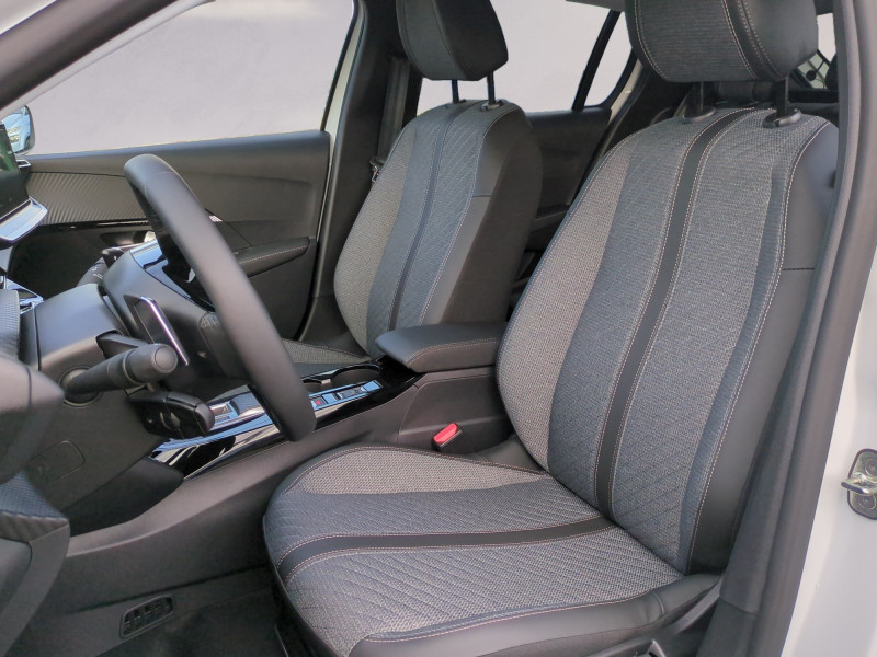 Photo 4 de l'offre de PEUGEOT 208 1.2 HYBRID 100CH ALLURE E-DCS6 - 22 % à 20999€ chez Automobiles 25