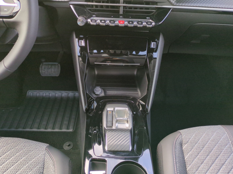 Photo 8 de l'offre de PEUGEOT 208 1.2 HYBRID 100CH ALLURE E-DCS6 - 22 % à 20999€ chez Automobiles 25