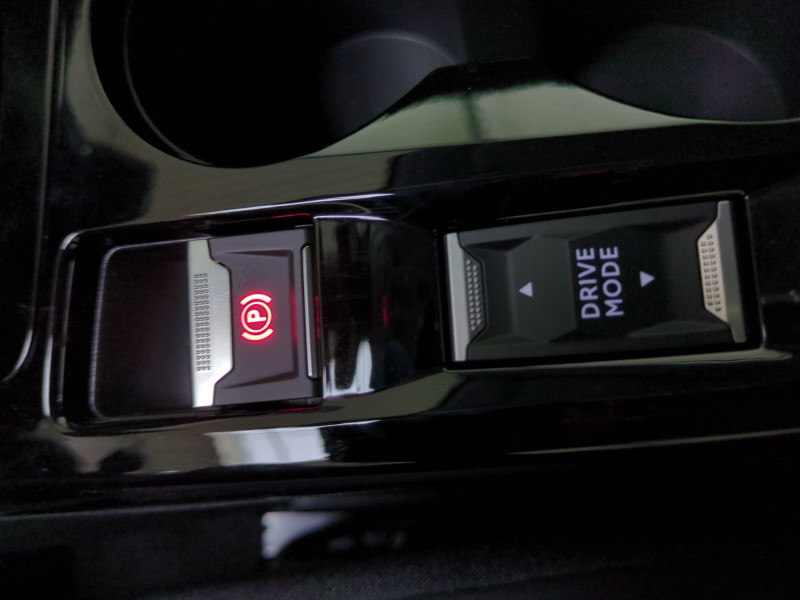 Photo 17 de l'offre de PEUGEOT 208 1.2 HYBRID 100CH ALLURE E-DCS6 - 22 % à 20999€ chez Automobiles 25