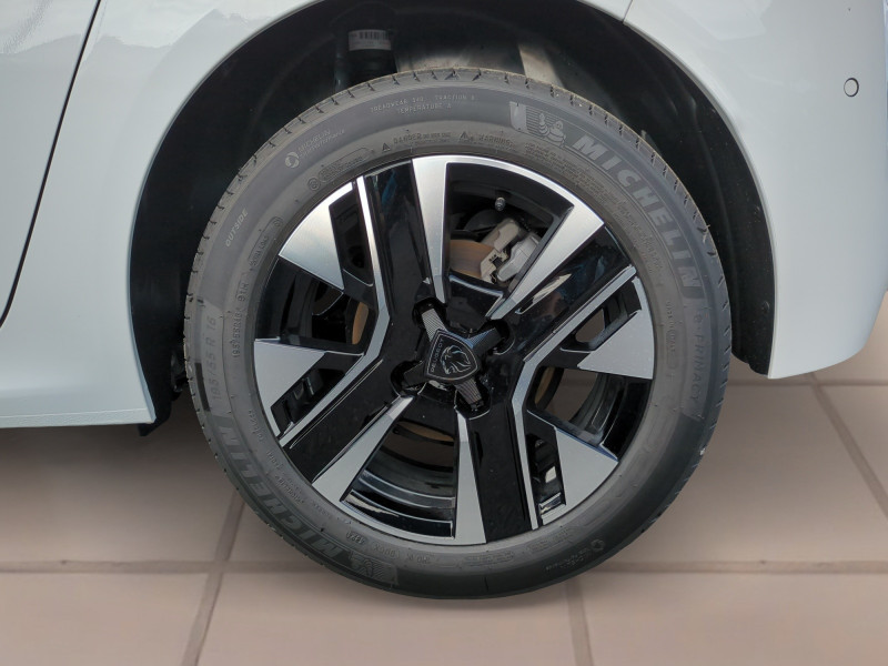 Photo 20 de l'offre de PEUGEOT 208 1.2 HYBRID 100CH ALLURE E-DCS6 - 22 % à 20999€ chez Automobiles 25