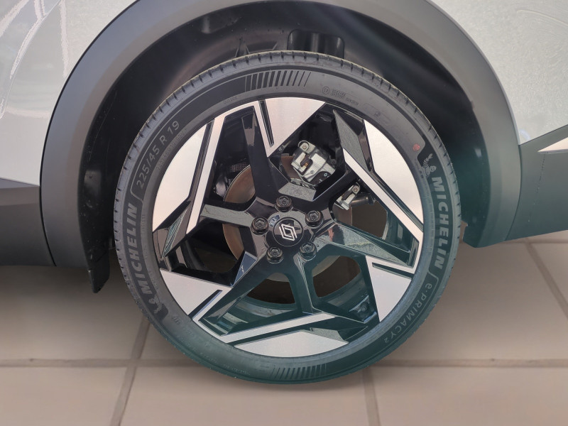 Photo 20 de l'offre de RENAULT SYMBIOZ 1.6 E-TECH FULL HYBRID 145CH ICONIC - 22 % à 31999€ chez Automobiles 25